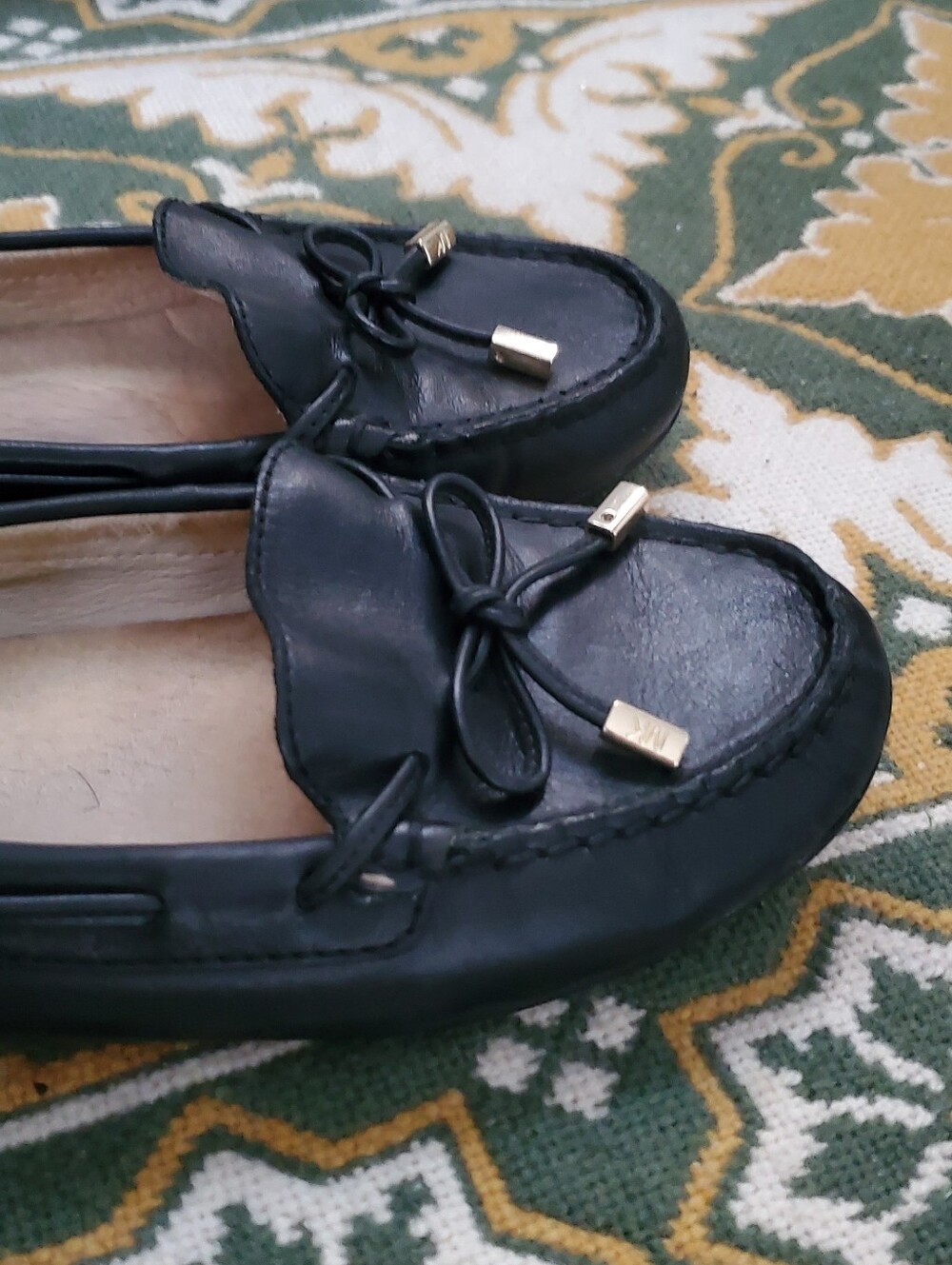Michael Michael Kors Women's Black Leather Bow Moccasin Loafers. Size 6.5M.